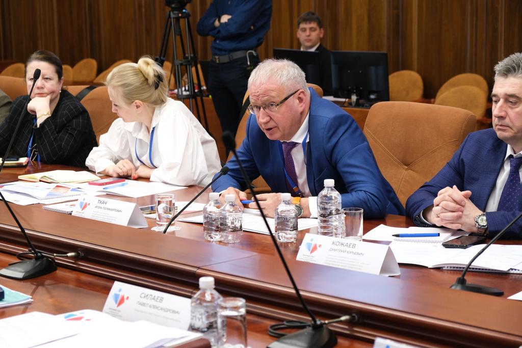 Москва и Хабаровск провели круглый стол по обмену опытом работы с соотечественниками за рубежом