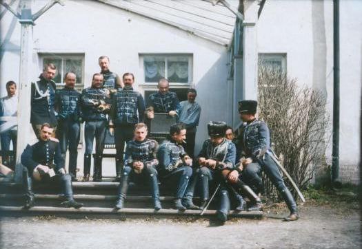 Фотография из альбома гусар Лейб-Гвардии Гусарского полка Его Императорского Величества. Царское Село, 1907 год.