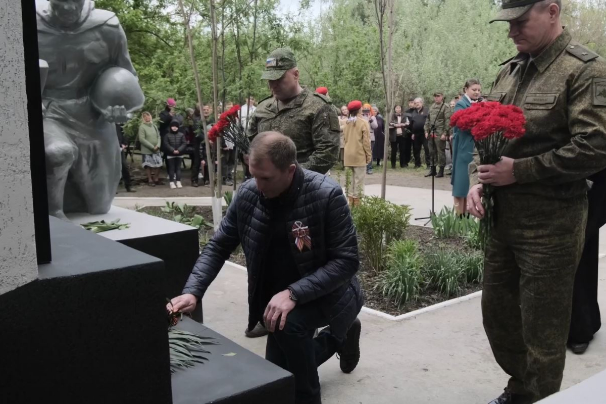 Военнослужащие инженерных войск группировки войск «Центр» восстановили памятник героям Великой Отечественной войны в ДНР