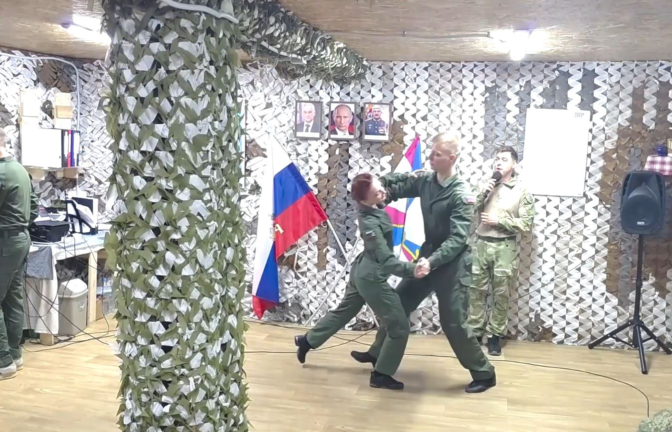 Праздничный концерт ко Дню России для военнослужащих группировки войск «Запад» провели артисты ансамбля песни и пляски МВО в зоне СВО