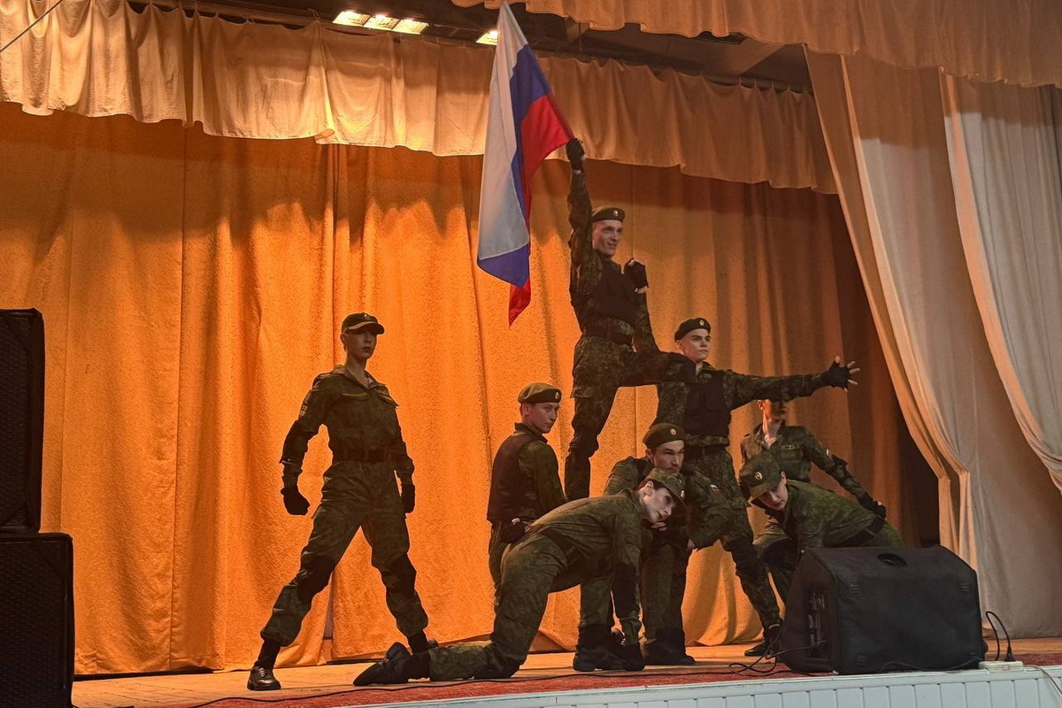 Артисты Ансамбля песни и пляски ЦВО выступили для военнослужащих по призыву в Свердловской области