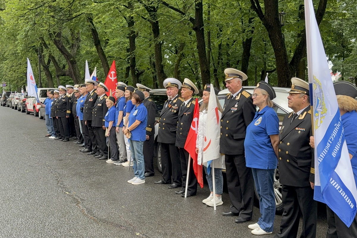 В Санкт-Петербурге стартовал автопробег ветеранов ВМФ «Победа Едина!» в честь 80-летия Победы в Великой Отечественной войне