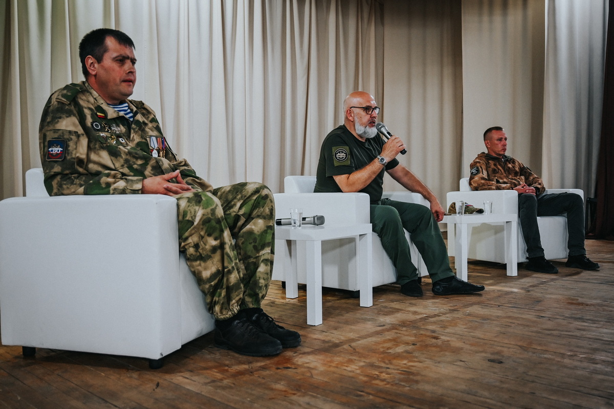 Участники СВО провели урок мужества для юнармейцев Кузбасса