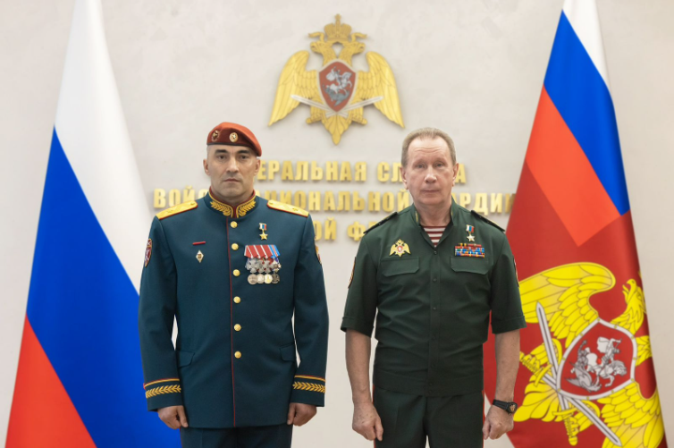 Директор Росгвардии Герой России генерал армии Виктор Золотов вручил медаль 