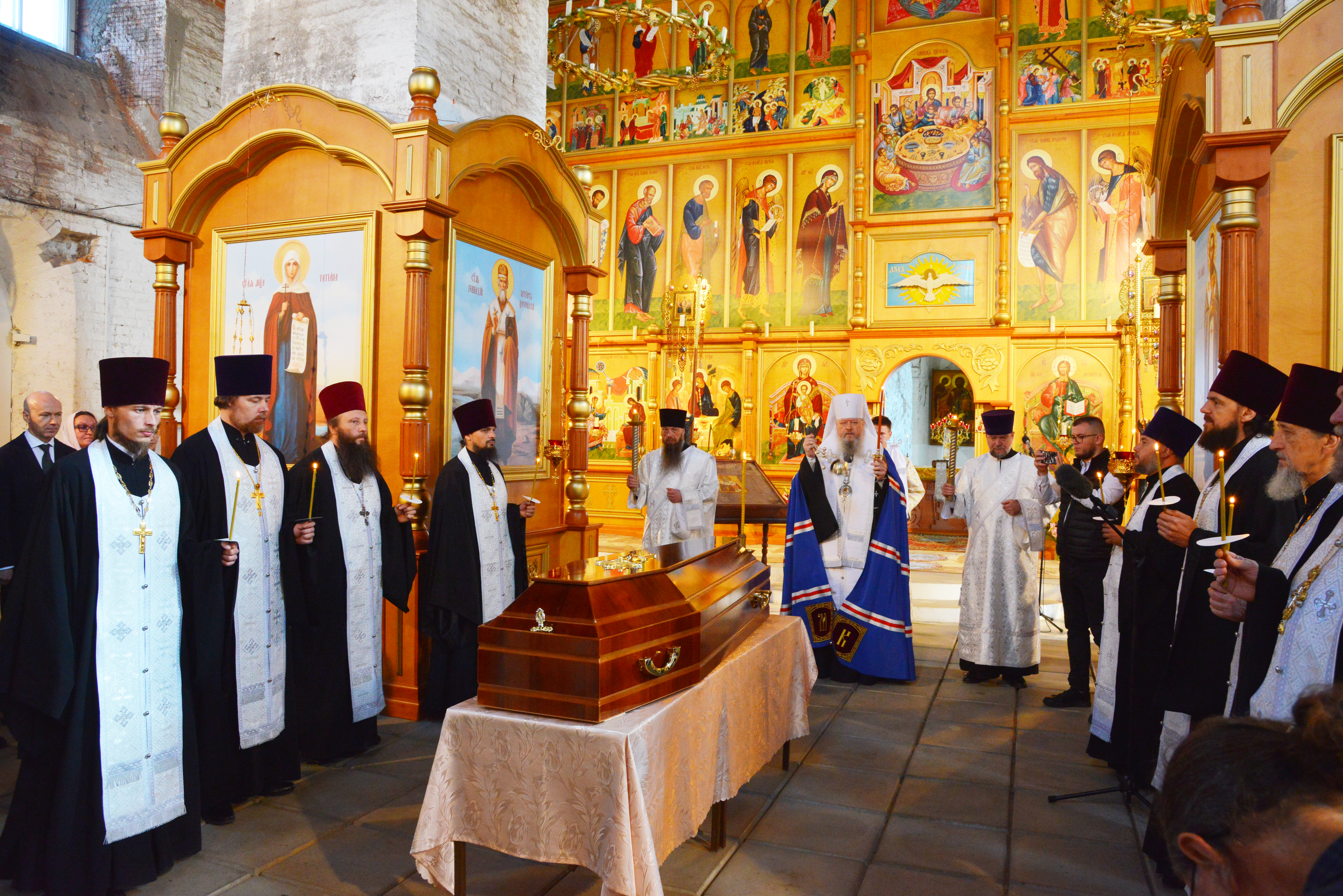 В Храме подводников и корабелов в Северодвинске на территории «Севмаша» состоялось перезахоронение останков настоятеля Николо-Корельского монастыря игумена Косьмы