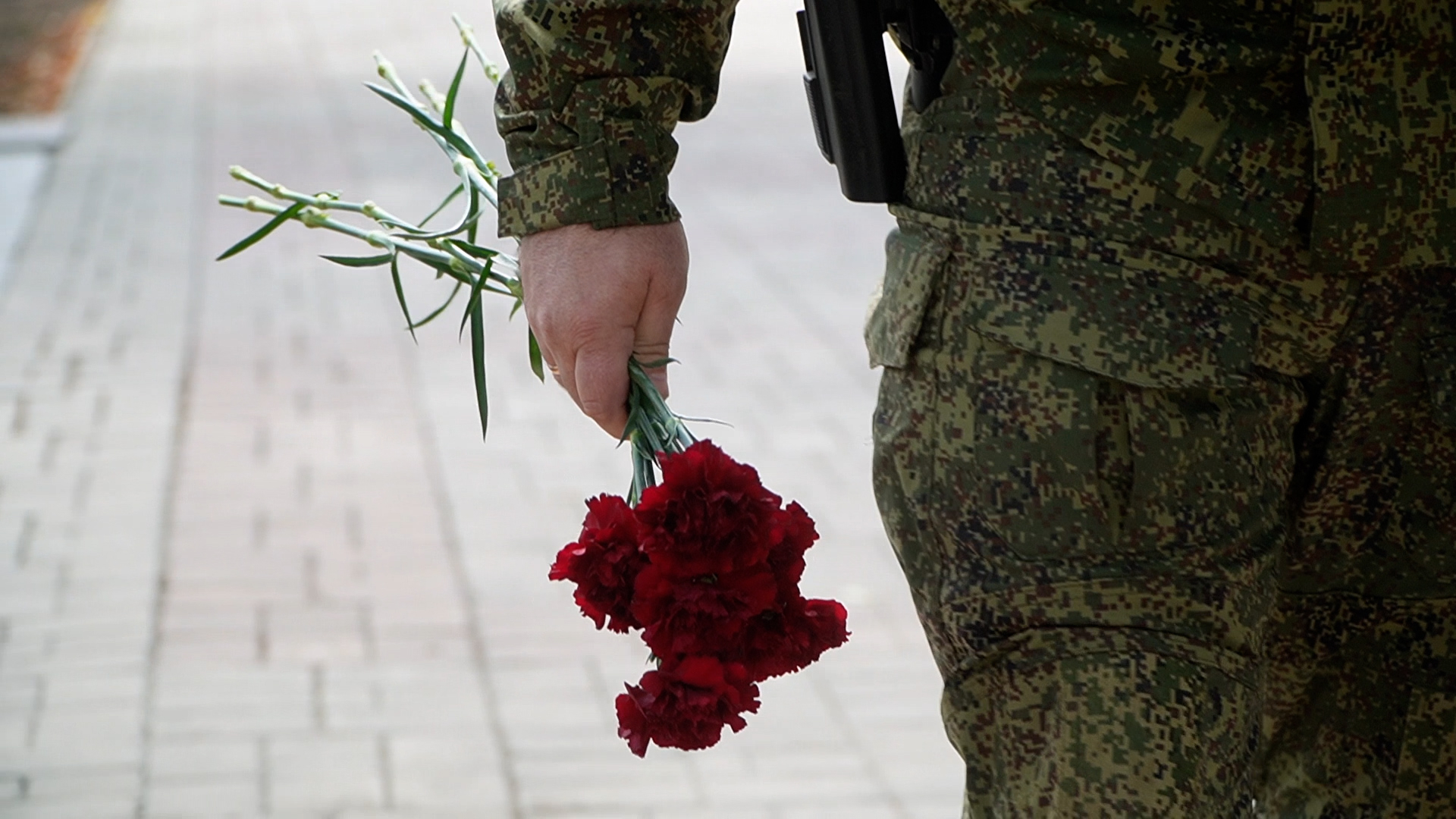 Танкисты «Чёрных ножей» почтили память героев у монумента Т-34 в Донецке