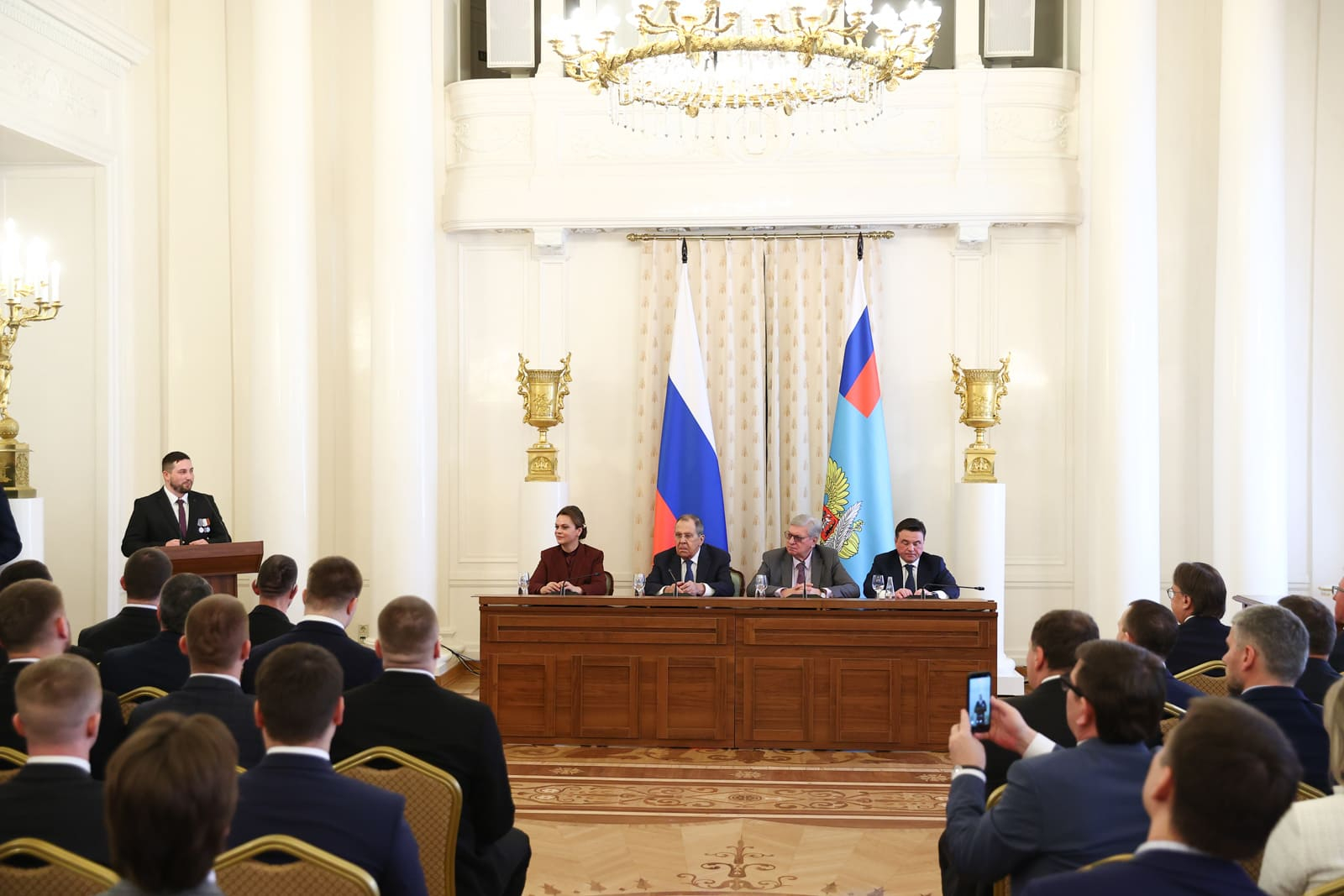 Ветеранам СВО – участникам программы переподготовки МГИМО – вручили дипломы