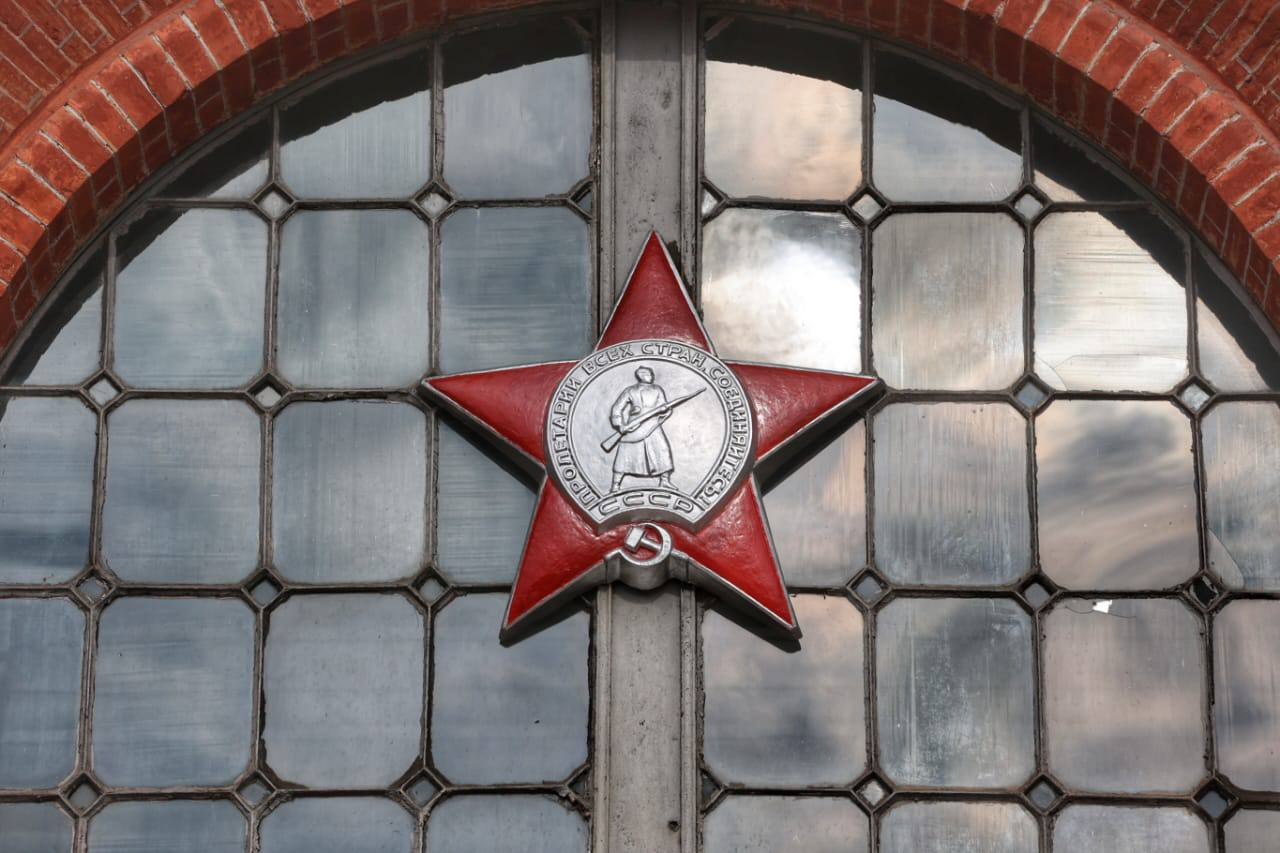 В Вологодской области с воинскими почестями захоронили останки 15 защитников Ошты